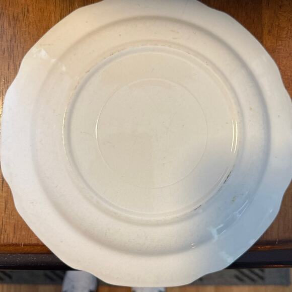 Vintage 1930s Mount Clemens Pottery - Mildred - 9” luncheon plate Light crazing - Picture 2 of 2